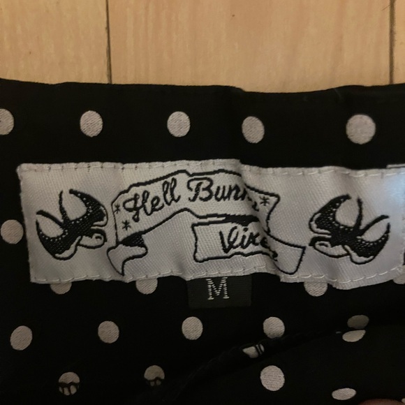 Hell Bunny Black and White Polka Dot Tight Capri Pants (hot pants) - Picture 2 of 4